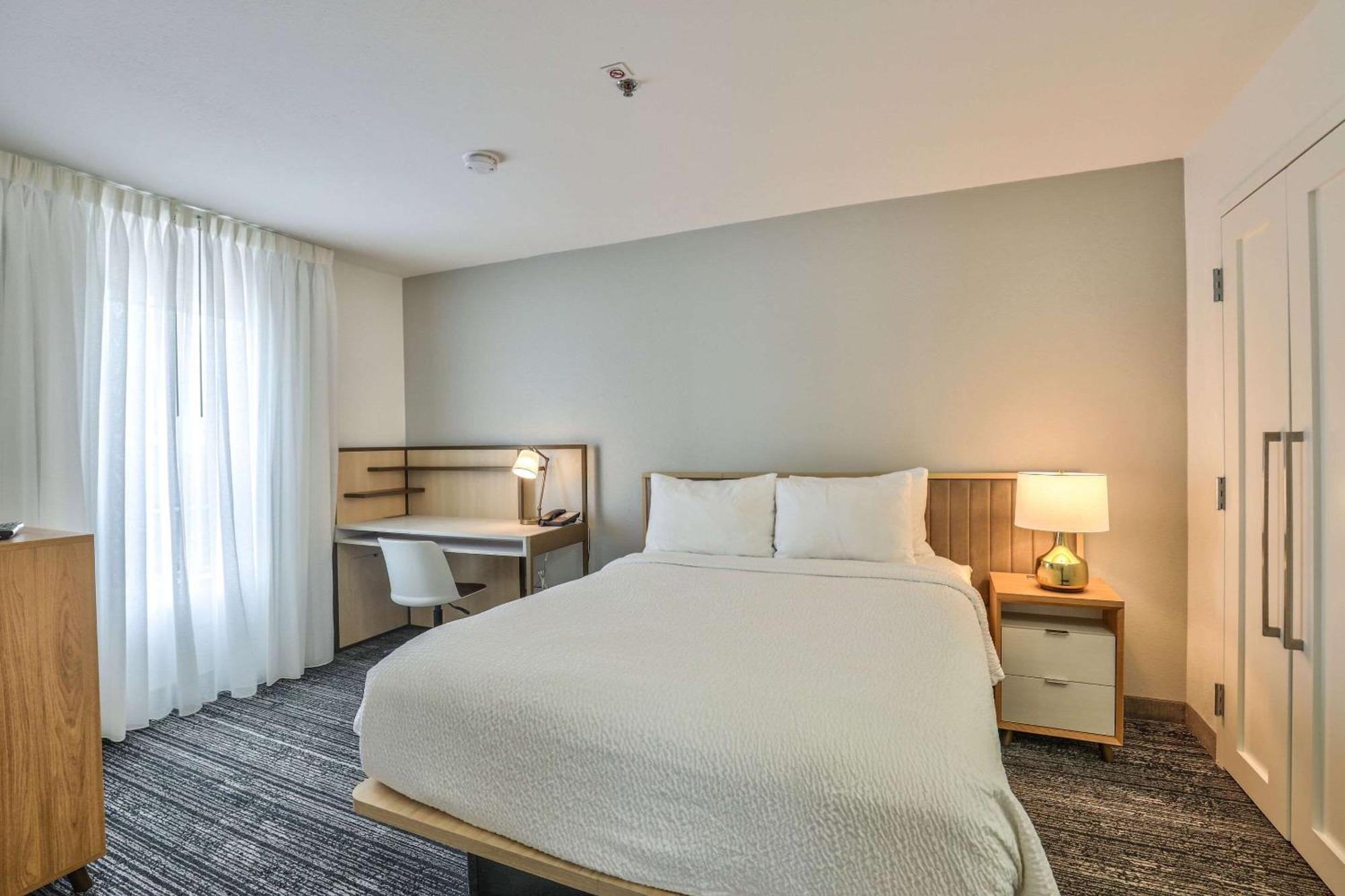 Alluxsuites At 1876, Ascend Hotel Collection Tallahassee Dış mekan fotoğraf